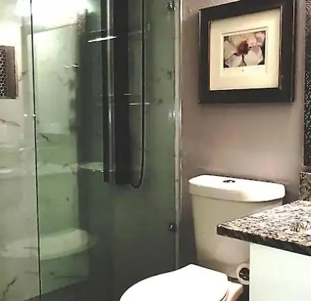 The Wilshire Retreat Apartment
